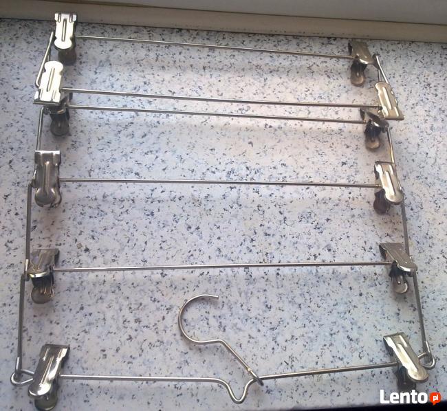 Wieszaki wielopoziomowe na ubrania.