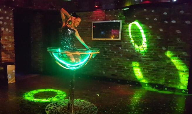 TANIEC W KIELICHU CHAMPAGNE SHOW TANIEC W KIELISZKU TANCERKI