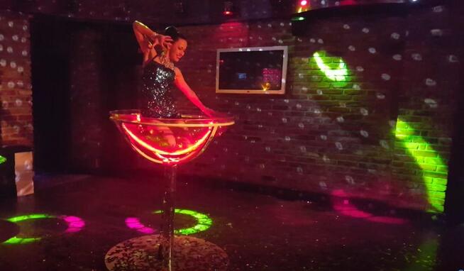 TANIEC W KIELICHU CHAMPAGNE SHOW TANIEC W KIELISZKU TANCERKI