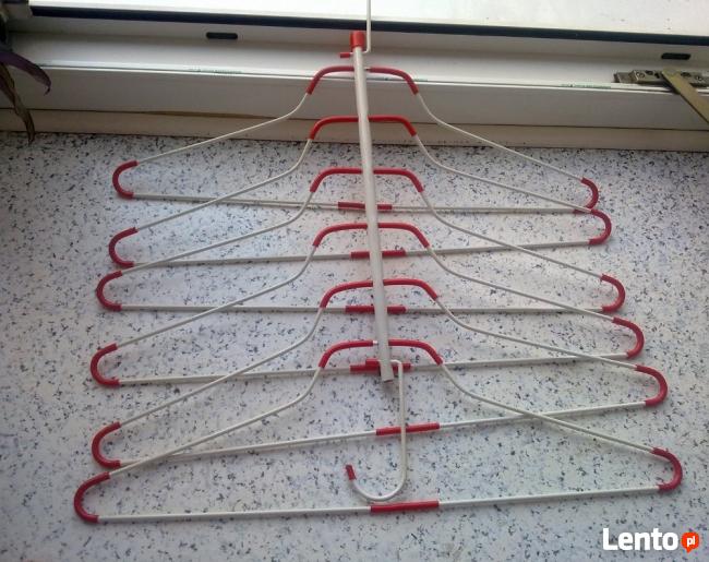 Wieszaki wielopoziomowe na ubrania.