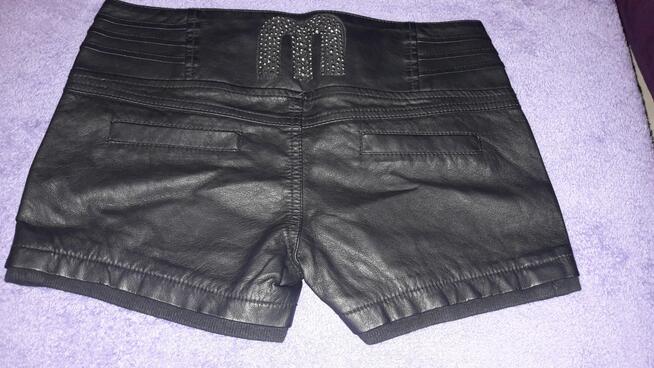 Spodenki kròtkie ze skòry