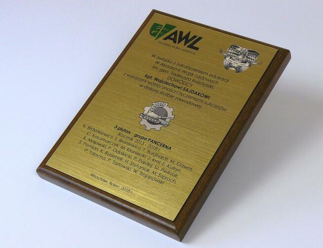 dyplom okolicznościowy pamiątkowy na drewnianym podkładzie