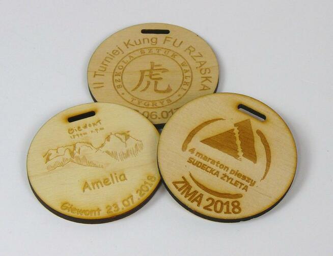 Medal okolicznościowy z plexi / medal drewniany