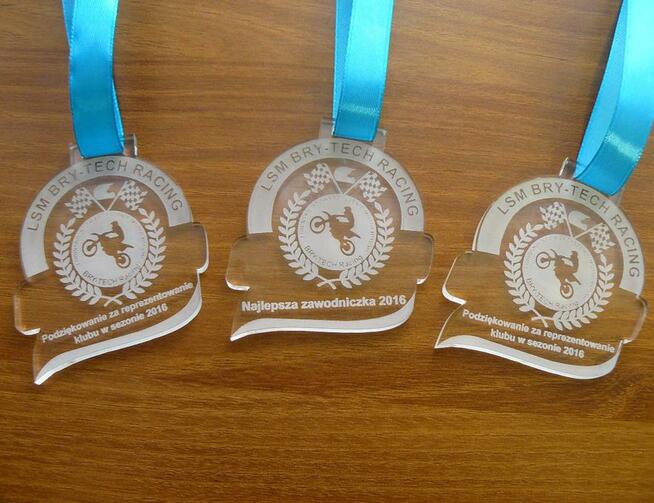 Medal okolicznościowy z plexi / medal drewniany