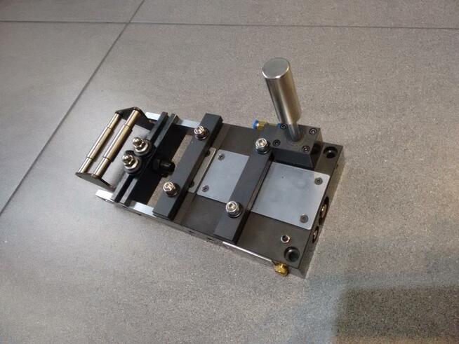 Podajniki pneumatyczne A0607 do prasy mimośrodowej