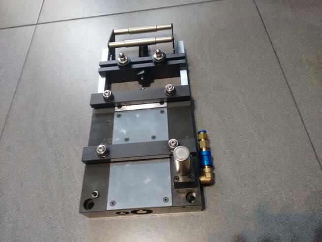 Podajniki pneumatyczne A1010 do prasy mimośrodowej