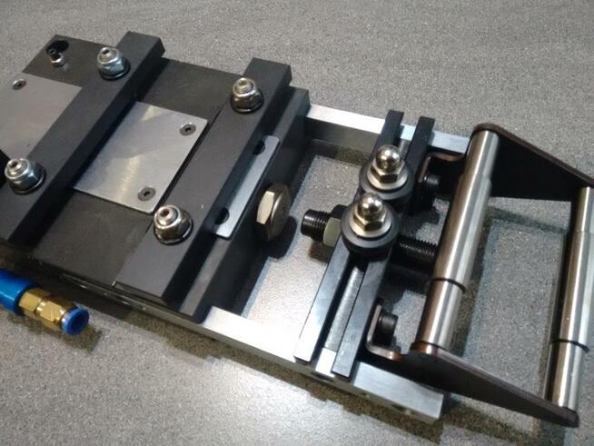 Podajniki pneumatyczne A0607 do prasy mimośrodowej