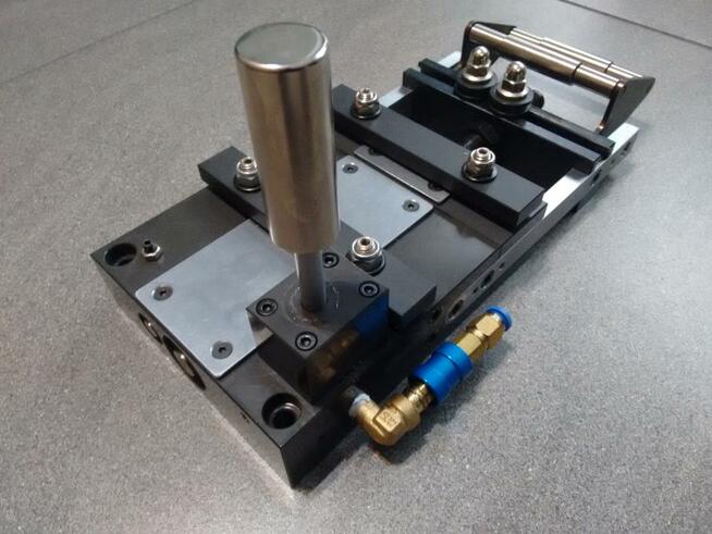 Podajniki pneumatyczne A0607 do prasy mimośrodowej