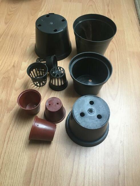 Doniczki plastikowe rozne