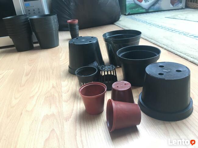 Doniczki plastikowe rozne