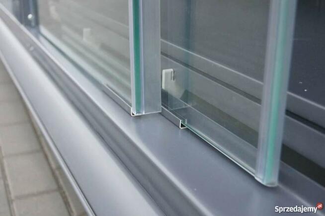 Regał napojowy chłodniczy z drzwiami przesuwnymi