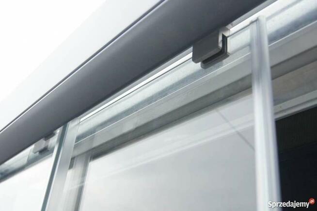 Regał napojowy chłodniczy z drzwiami przesuwnymi