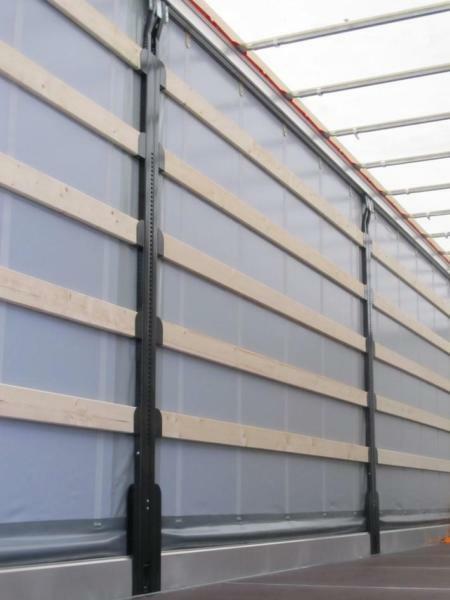 Mata antypoślizgowa ładunkowa do naczepy busa KASTOR