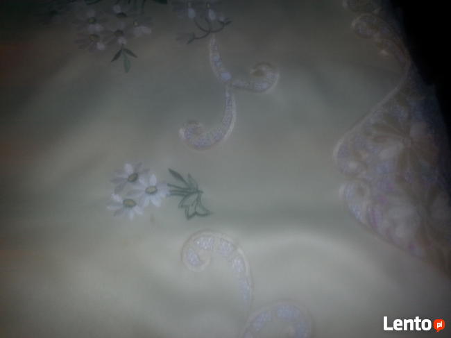 Obrus haftowany bladozolty-20%