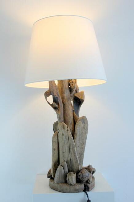 Lampy z drewna z morza