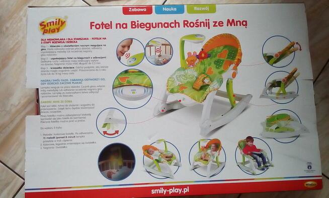 Fotelik na biegunach z grającą lampką
