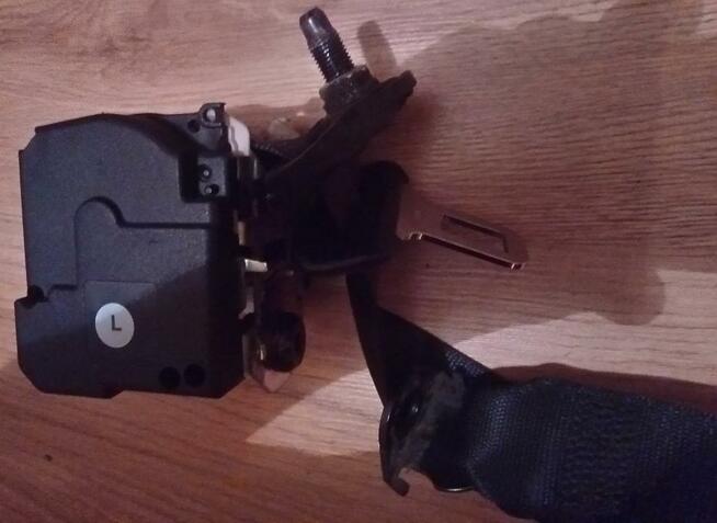 pasy bezpieczeństwa z napinaczami komplet 4 pasów ASTRA G