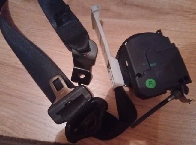 pasy bezpieczeństwa z napinaczami komplet 4 pasów ASTRA G