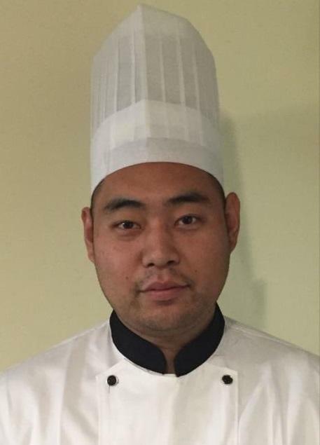 Chiński kucharz oczekuje na oferty pracy