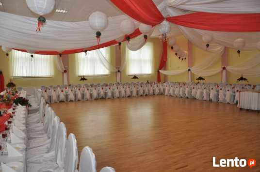 Kucharze i kelnerzy do wynajęcia na przyjęcie weselne.