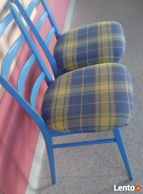 Dwa krzesła drewniane, tapicerowane