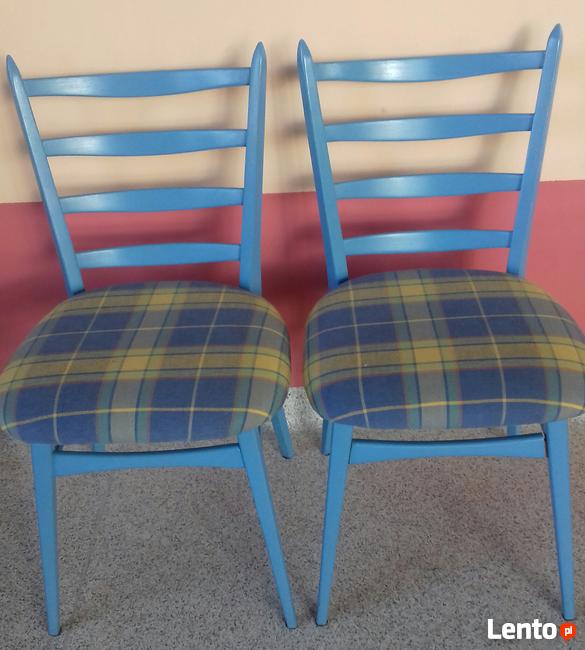 Dwa krzesła drewniane, tapicerowane