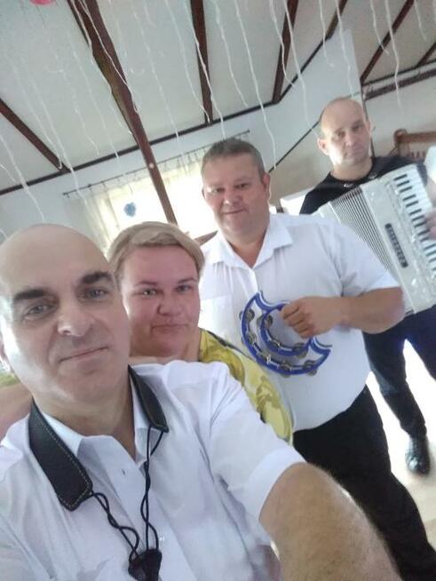 Zespół Jagódka z ekipą