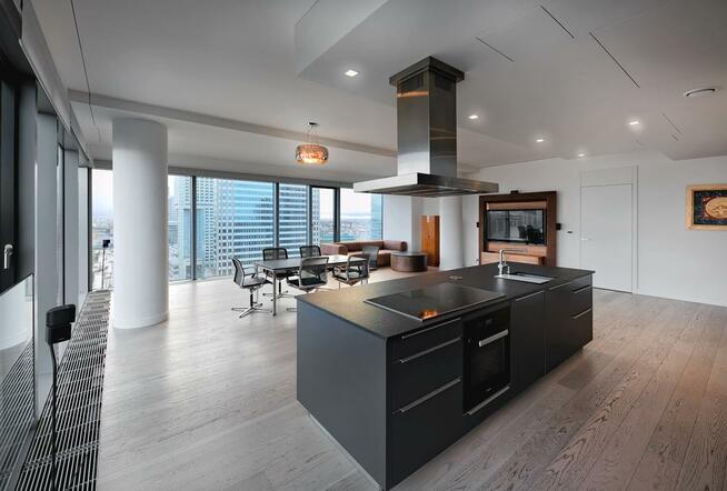 Apartament Na Spotkania Prasowe w Drapaczu Chmur ....