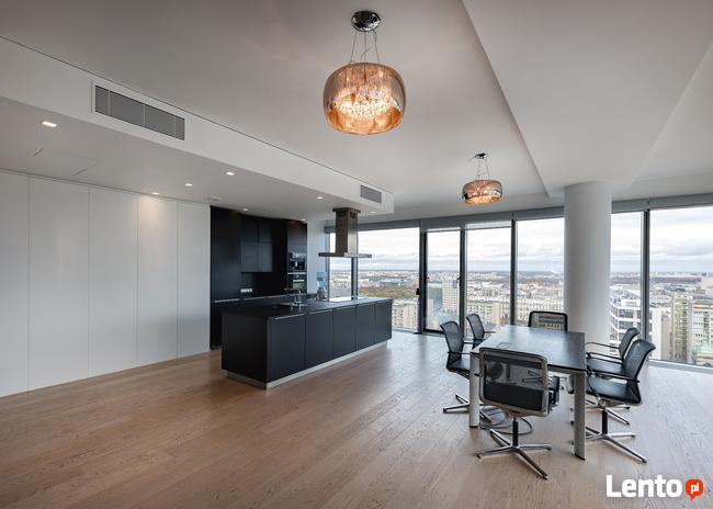 Apartament Na Spotkania Prasowe w Drapaczu Chmur ....