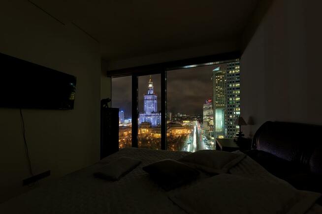 Apartament Na Spotkania Prasowe w Drapaczu Chmur ....