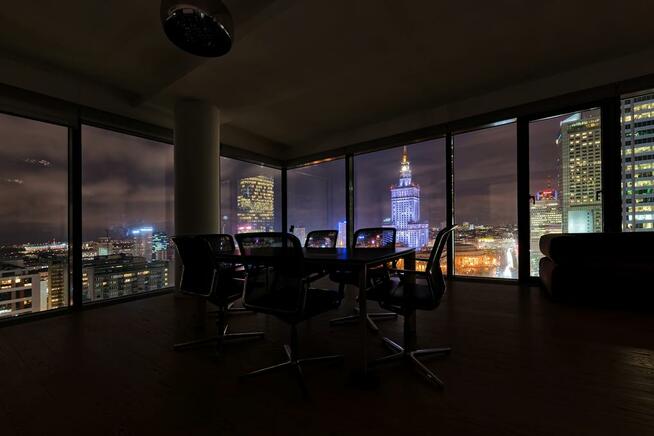 Apartament Na Spotkania Prasowe w Drapaczu Chmur ....