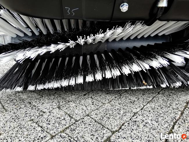 Traktor ogrodowy Cub Cadet XT2 QR106 z ZAMIATARKĄ Kawasaki