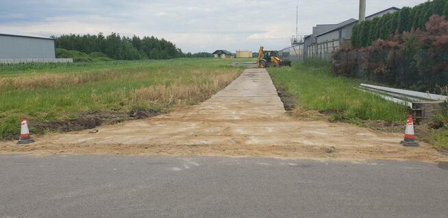 wykonanie dróg dojazdowych, parkingów, utwardzenie drogi