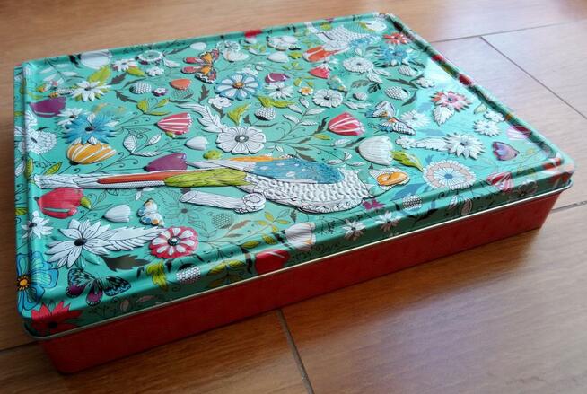 Kolorowanki antystresowe kredki metalowe pudełko ozdobne