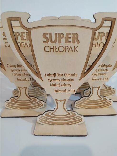 Puchar ze sklejki z okazji Dnia Chłopaka
