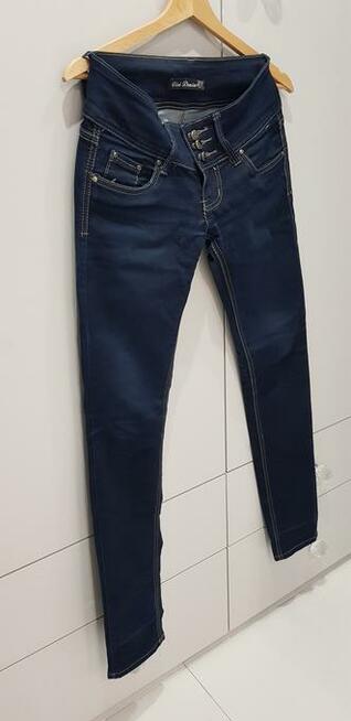 Praktycznie nowe spodnie jeansowe typu rurki