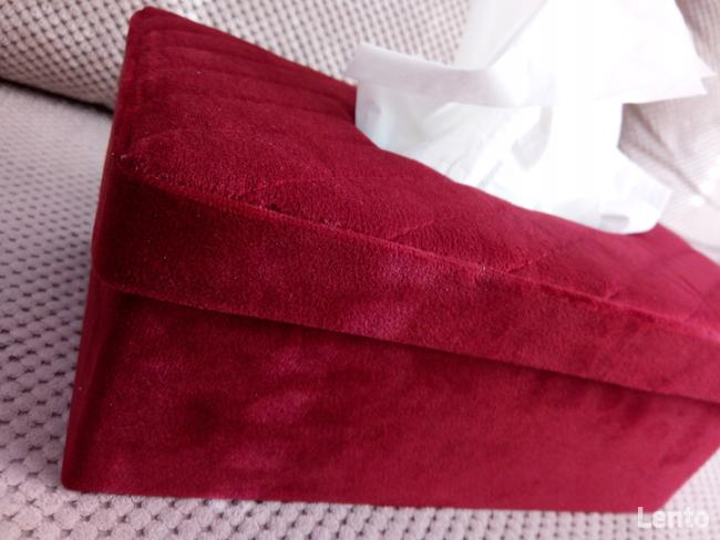 Eleganckie bordowe aksamitne pudełko na chusteczki