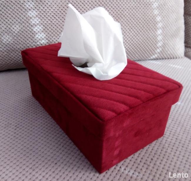 Eleganckie bordowe aksamitne pudełko na chusteczki