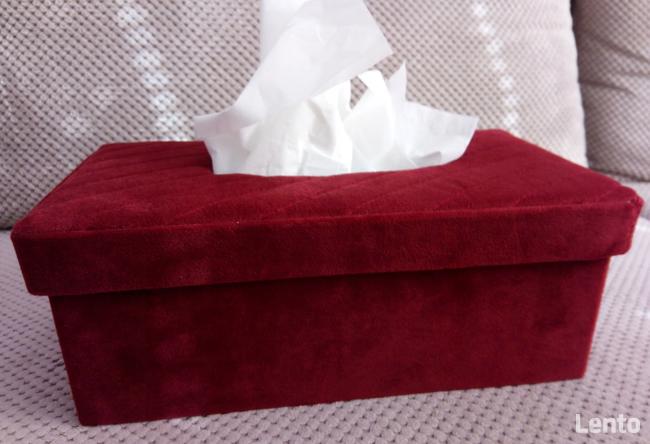 Eleganckie bordowe aksamitne pudełko na chusteczki