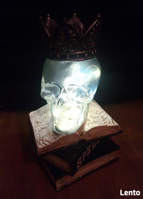 Świecąca czaszka w księgach lampa spells skull LED