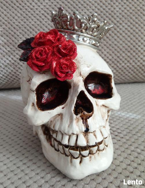 Brokatowa czaszka w koronie skull czerwone róże