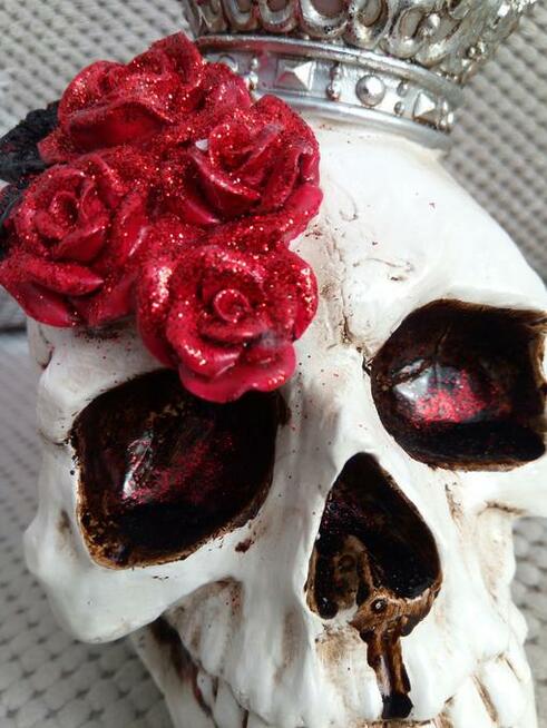 Brokatowa czaszka w koronie skull czerwone róże