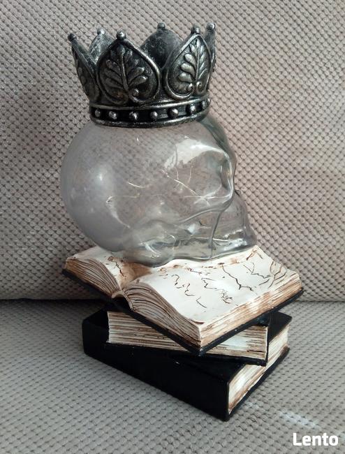 Świecąca czaszka w księgach lampa spells skull LED