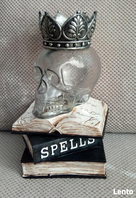 Świecąca czaszka w księgach lampa spells skull LED