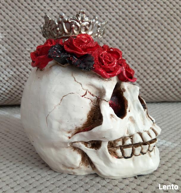 Brokatowa czaszka w koronie skull czerwone róże