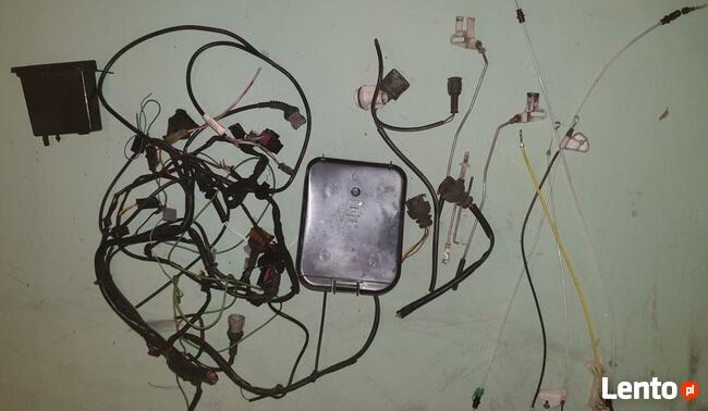 Oprawki świateł tylnych i kierunkowskazów do Audi 80 b4