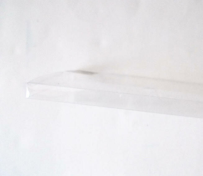 małe opakowanie z plastiku, male pudelko