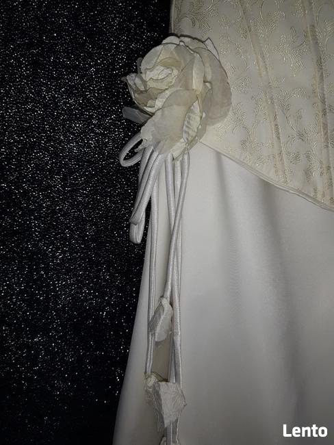 SPRZEDAM kilkanaście sukien ślubnych i dodatki. OKAZJA