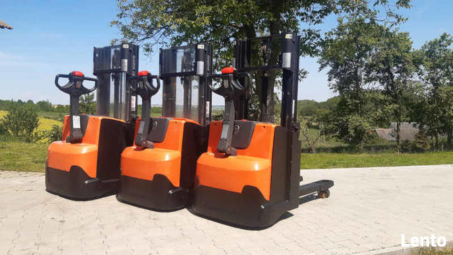Używany paleciak elektryczny z masztem wózek widłowy