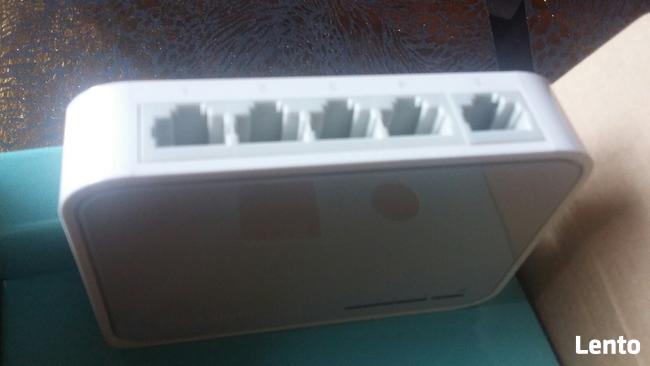 sprzedam switch tp-link 5-portowy TL-SF1005D NOWY Z ZASILACZ